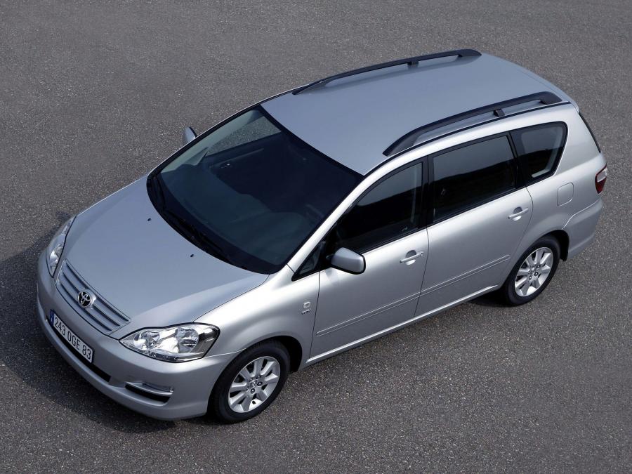  Toyota Avensis Verso 2003 года  (фото 12 из 25)